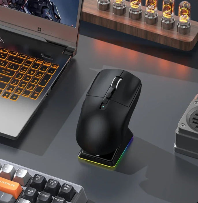 Rato Gaming ATTACK SHARK X6 – Bluetooth, 3 Modos de Ligação, Base de Carregamento Magnética, RGB Rato Gaming ATTACK SHARK X6 – Bluetooth, 3 Modos de Ligação, Base de Carregamento Magnética, RGB